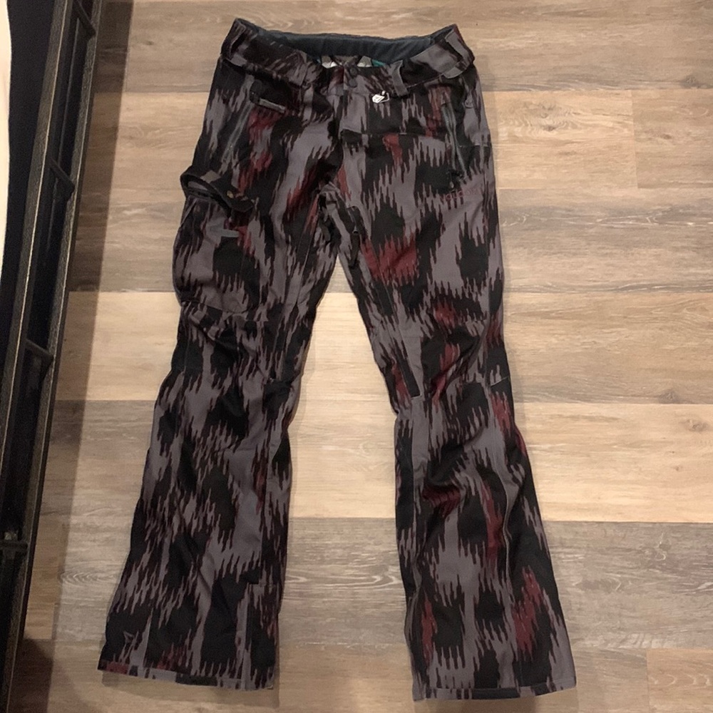 Volcom womens medium snow pants